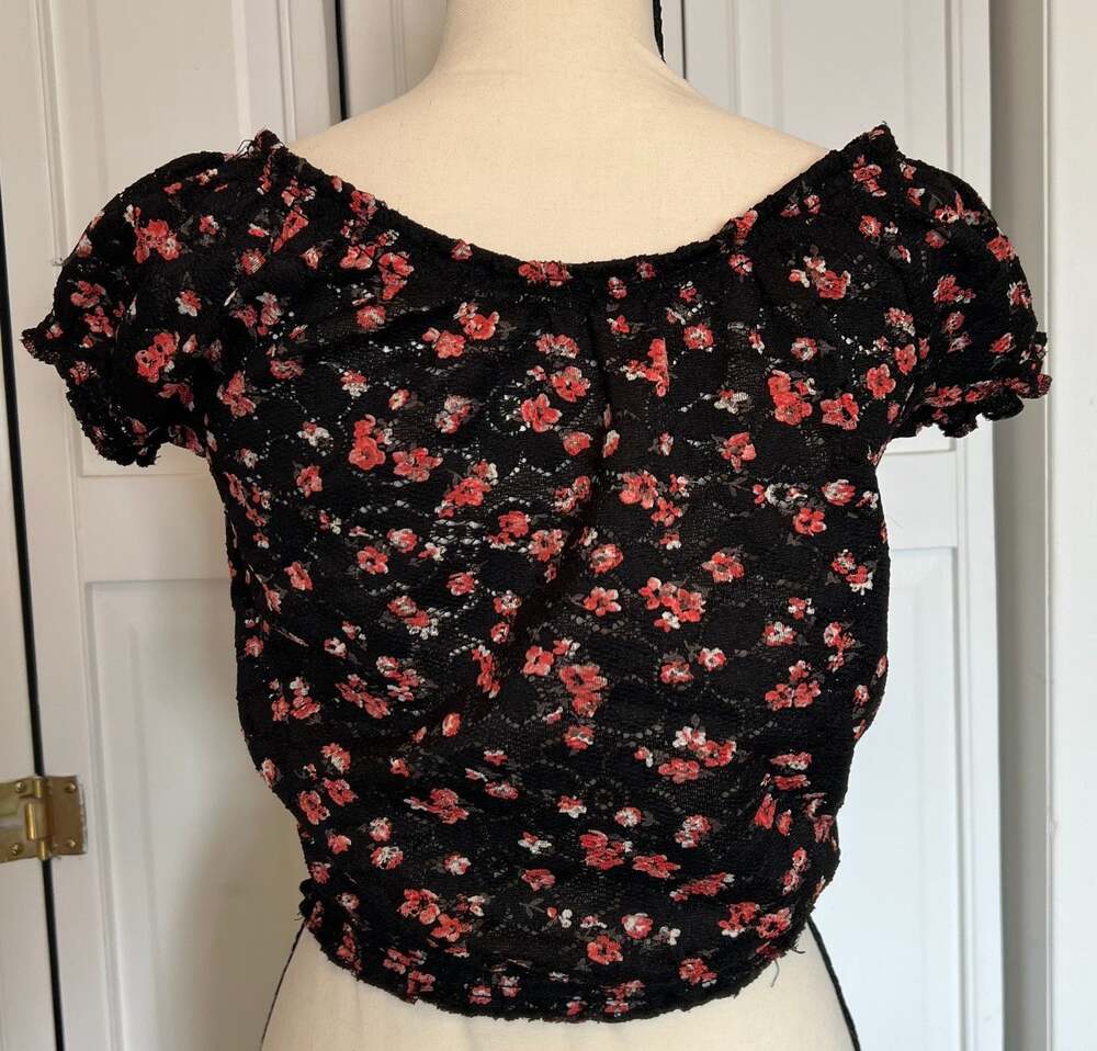 Aéropostale Black Floral Lace Short Sleeve Crop Top – Women’s Small